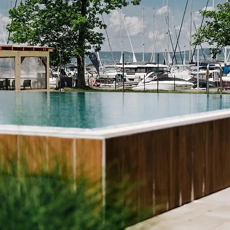 Butique Grand * バラトンレッレ